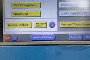 ZVV-Ticketautomat mit neuen Fahrgastinformationen