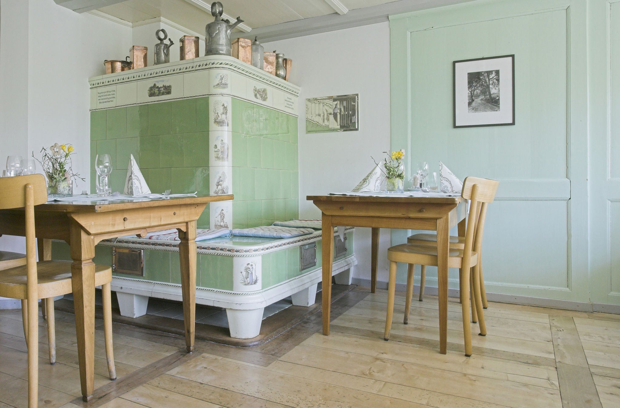 Ein alter Ofen im Restaurant des Gasthof Gyrenbad bei Turbenthal. 
