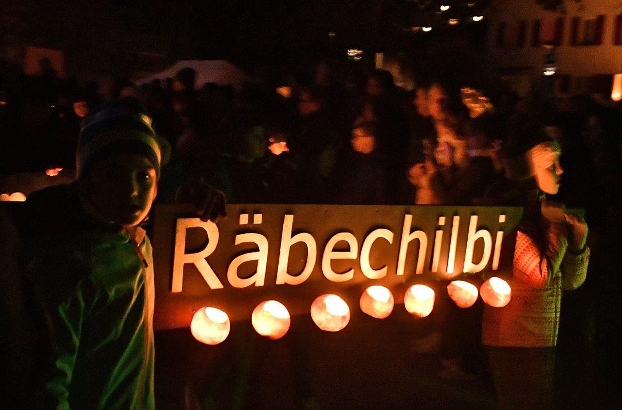 Leuchtendes Räbenchilbi Schild