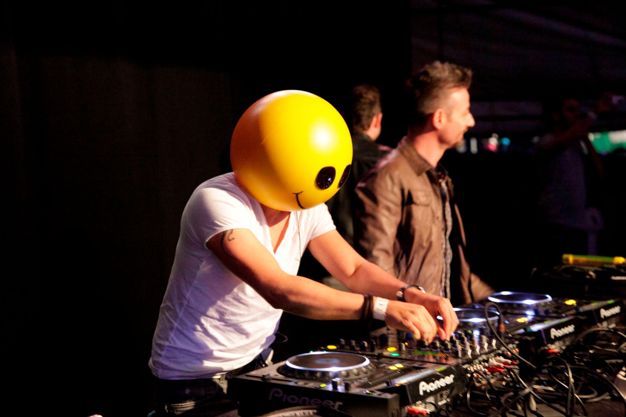 DJ am DJ-Pult