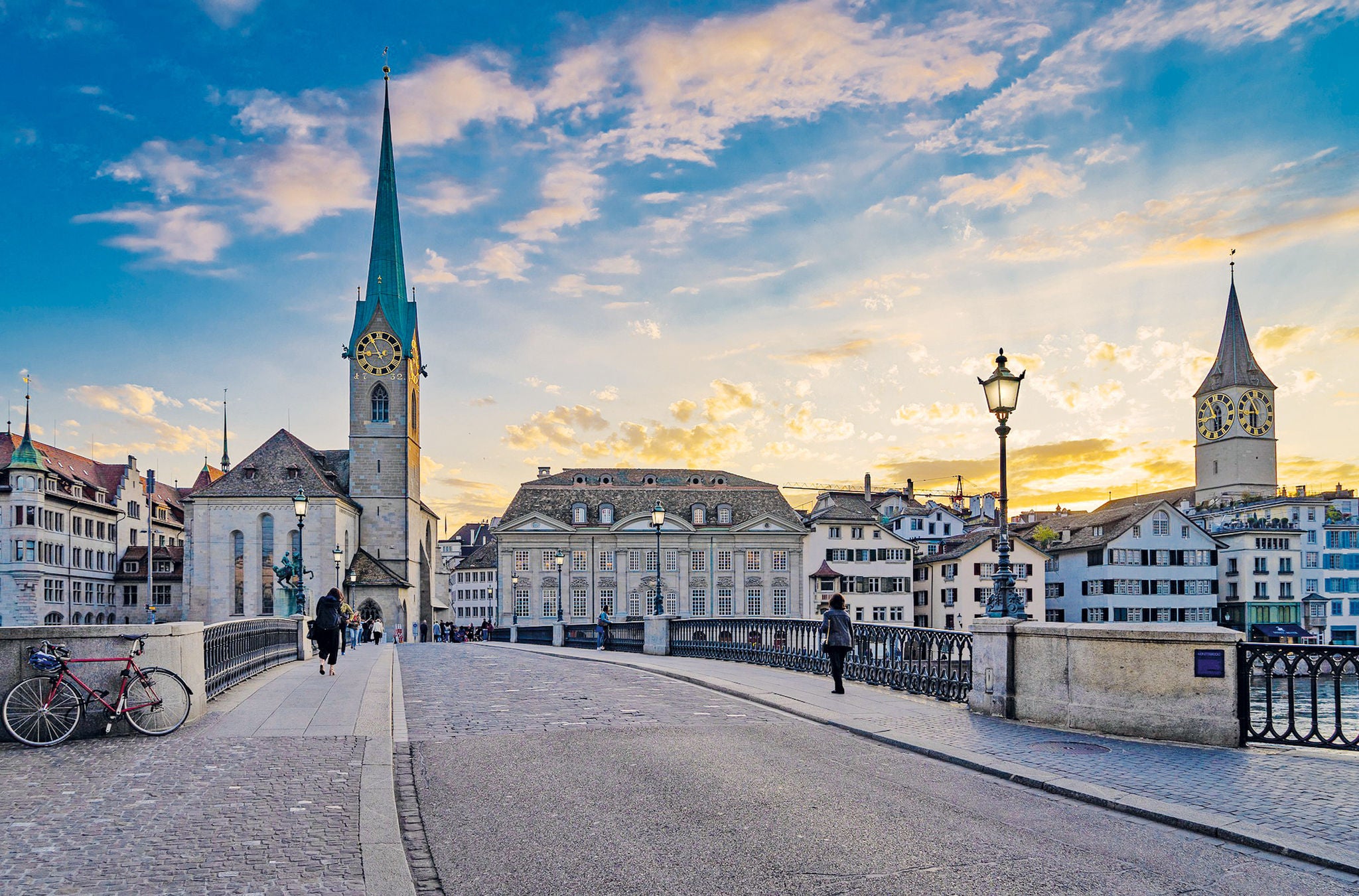 Das Fraumünster in der Abendstimmung.