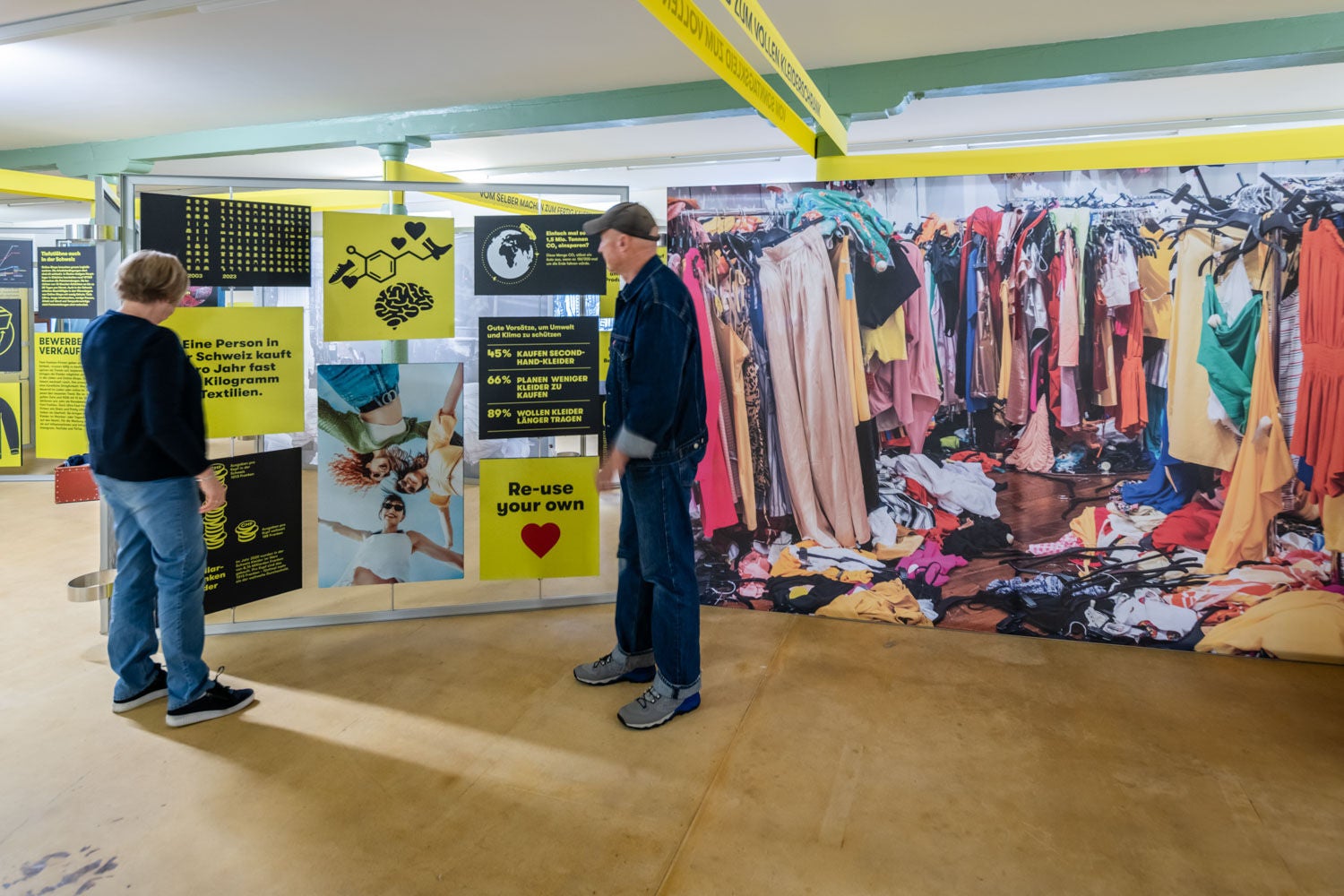 Die Ausstellung mode macht geld im Museum Neuthal 