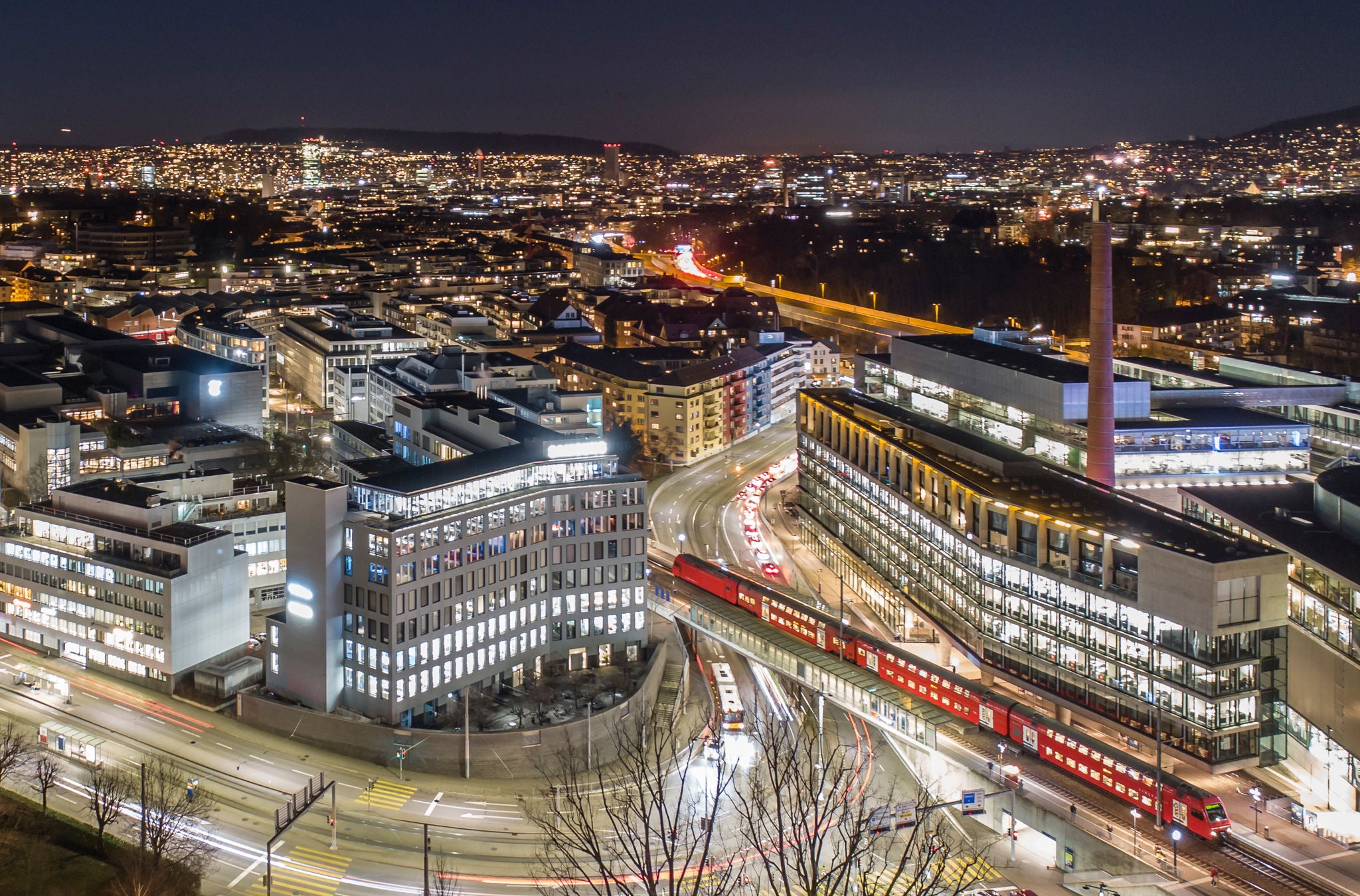 Areal Sihlcity mit der SZU by Night