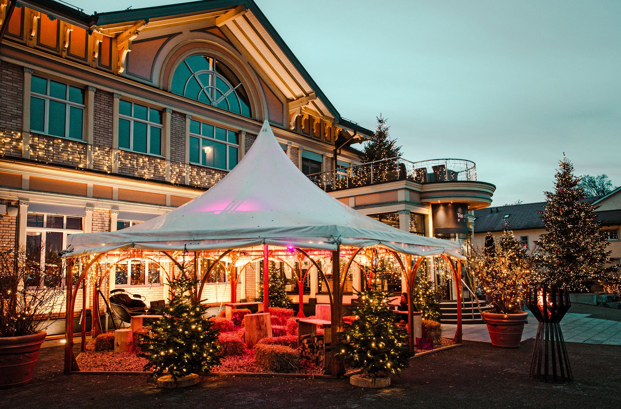 Weihnachtsstand draussen im Uto Kulm