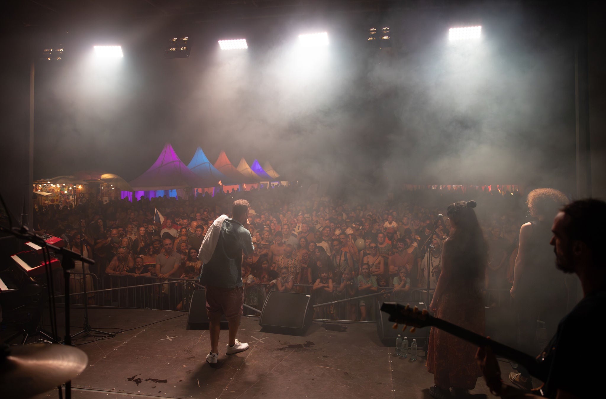 Blick von Bühne auf Publikum am Werdinsel Openair