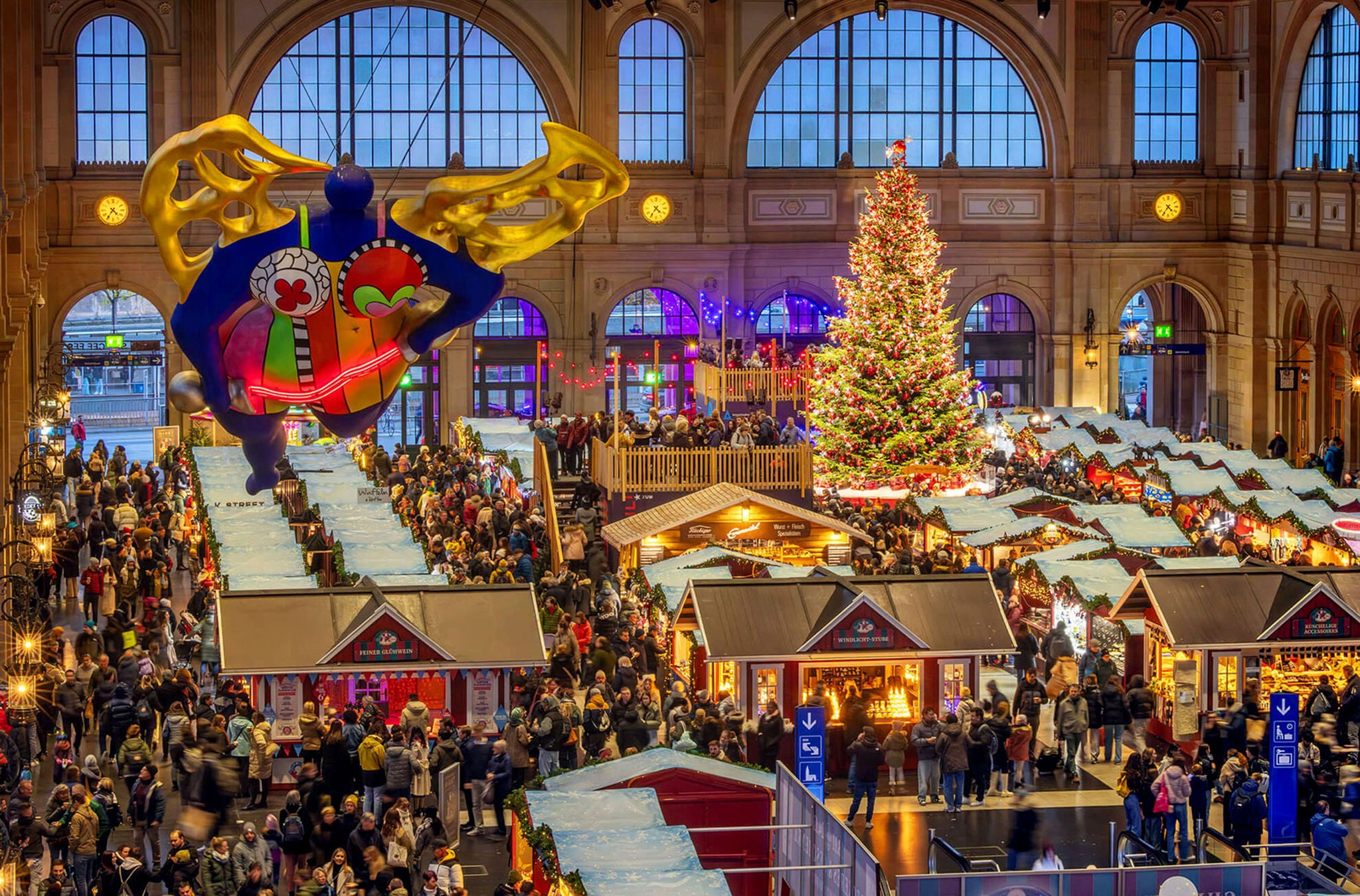 Marktstände am Weihnachtsmarkt Christkindlimarkt HB Zürich