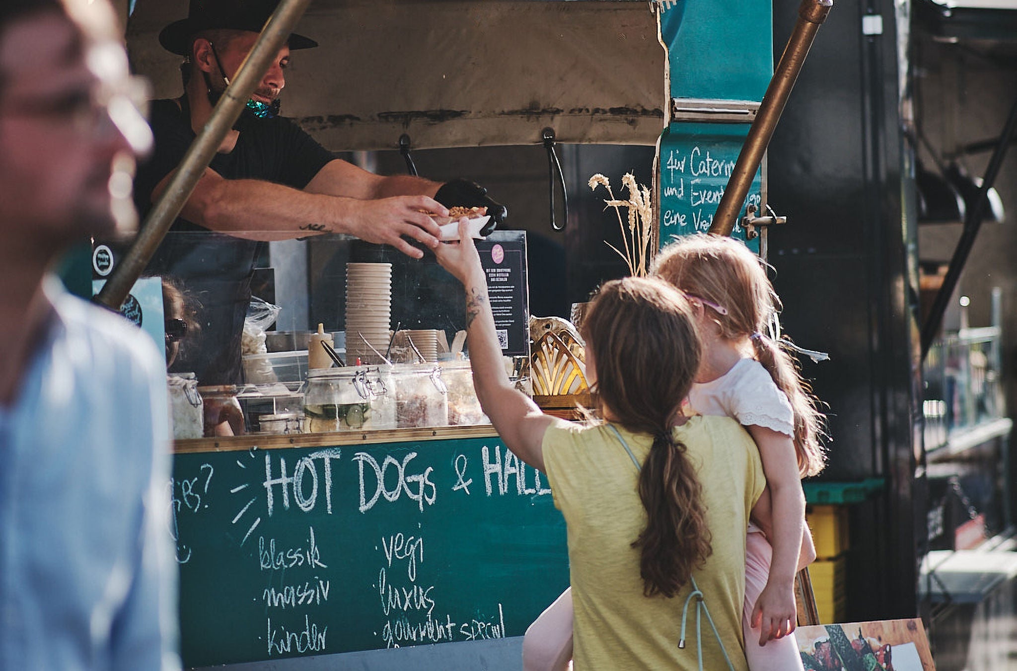 Kinder bestellen Essen Foodtruck