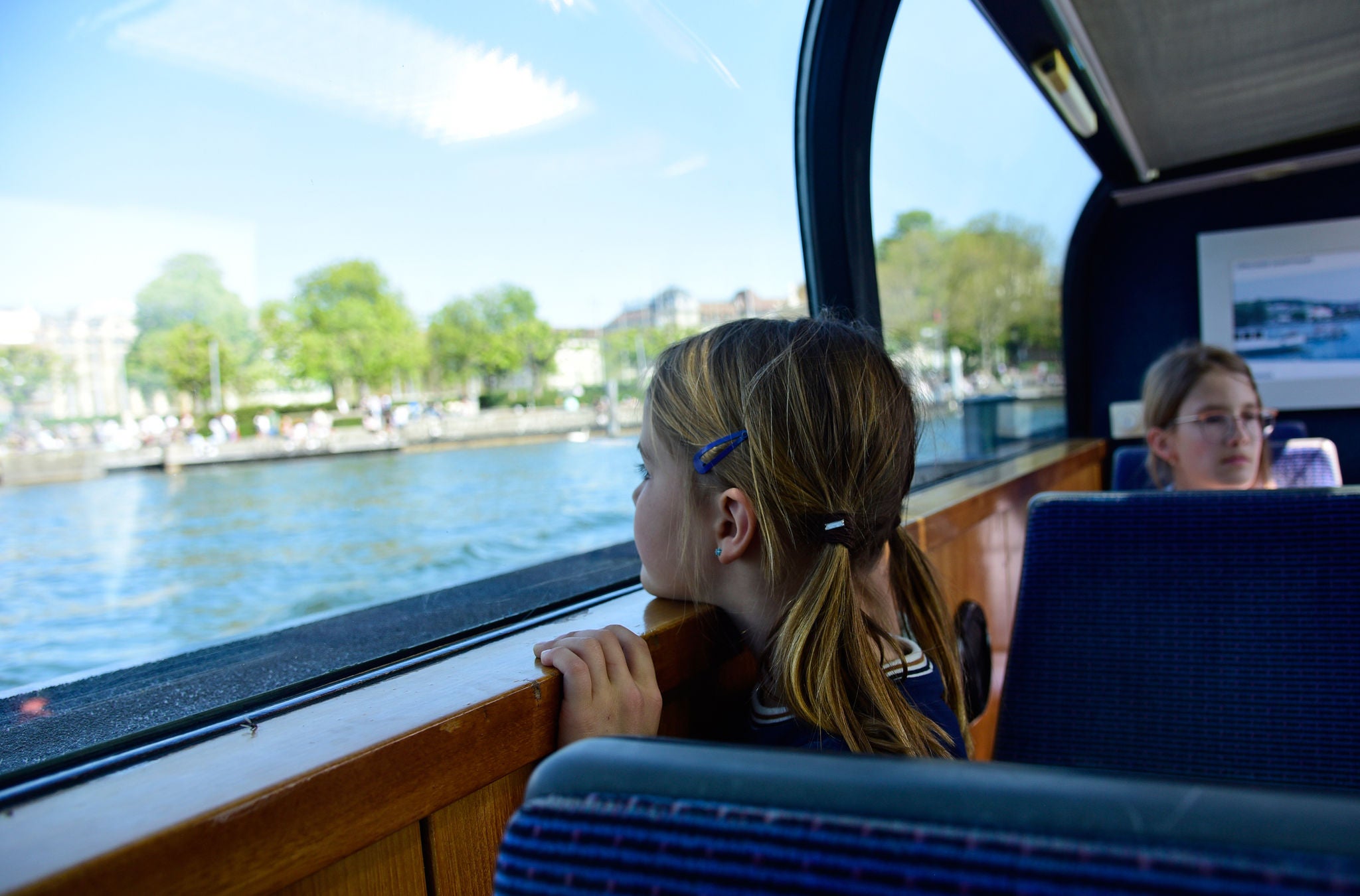 Mit dem Limmatschiff auf der Ringo-Reise durch Zürich.