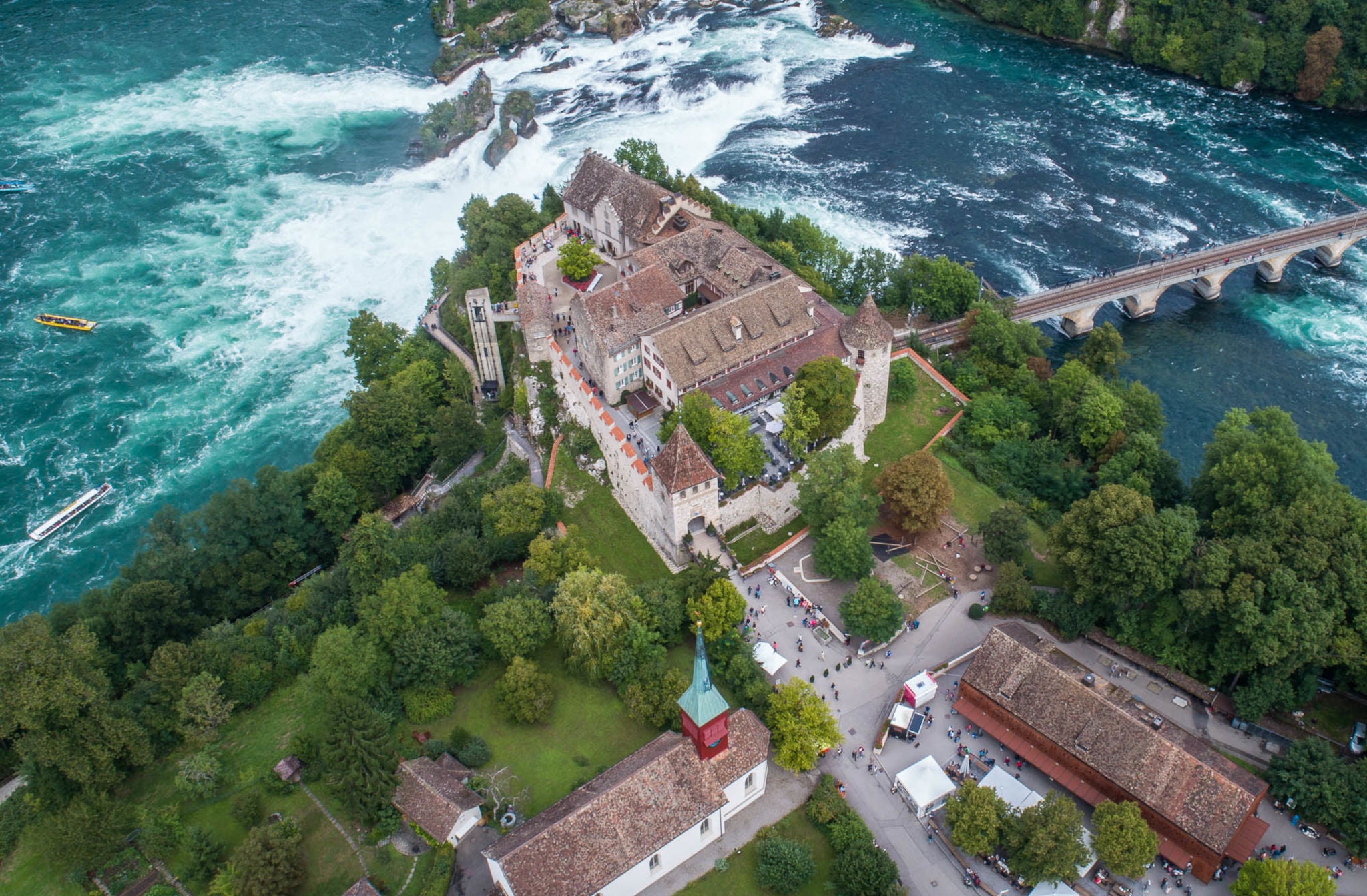 Schloss Laufen am Rheinfall von oben
