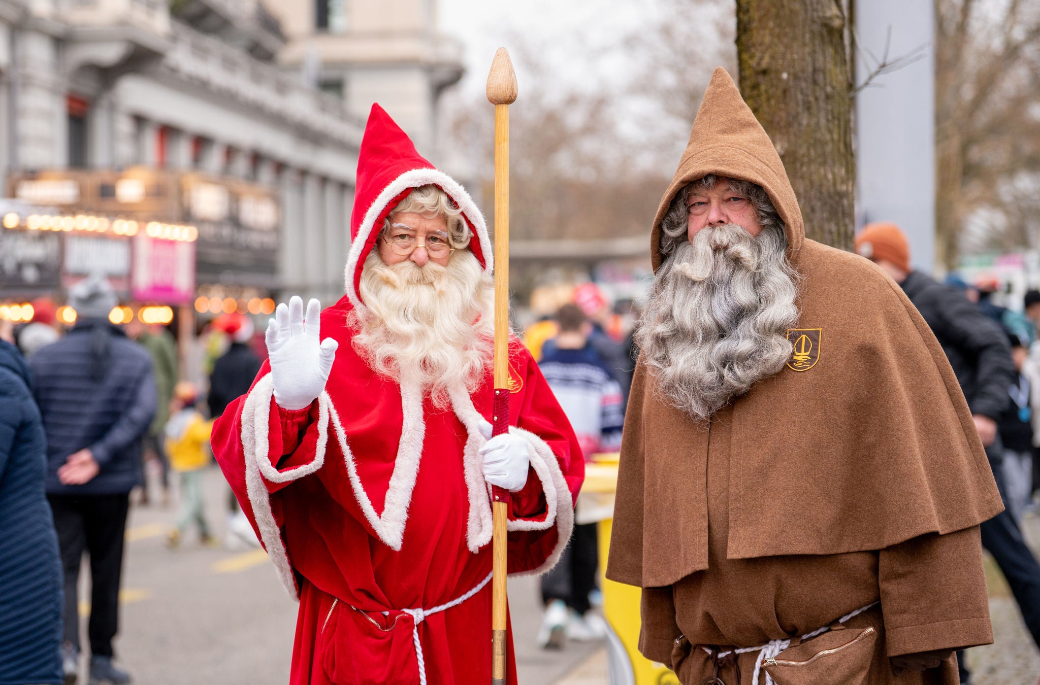 Zwei Samichläuse am Zürcher Silvesterlauf 