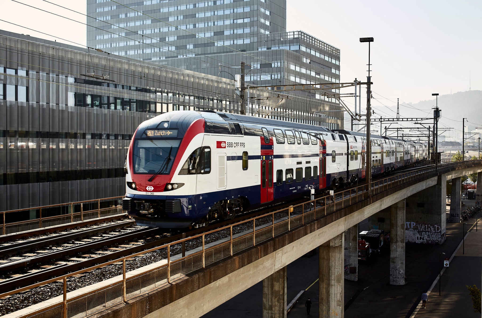 S-Bahn der SBB unterwegs Richtung Zürich Flughafen.