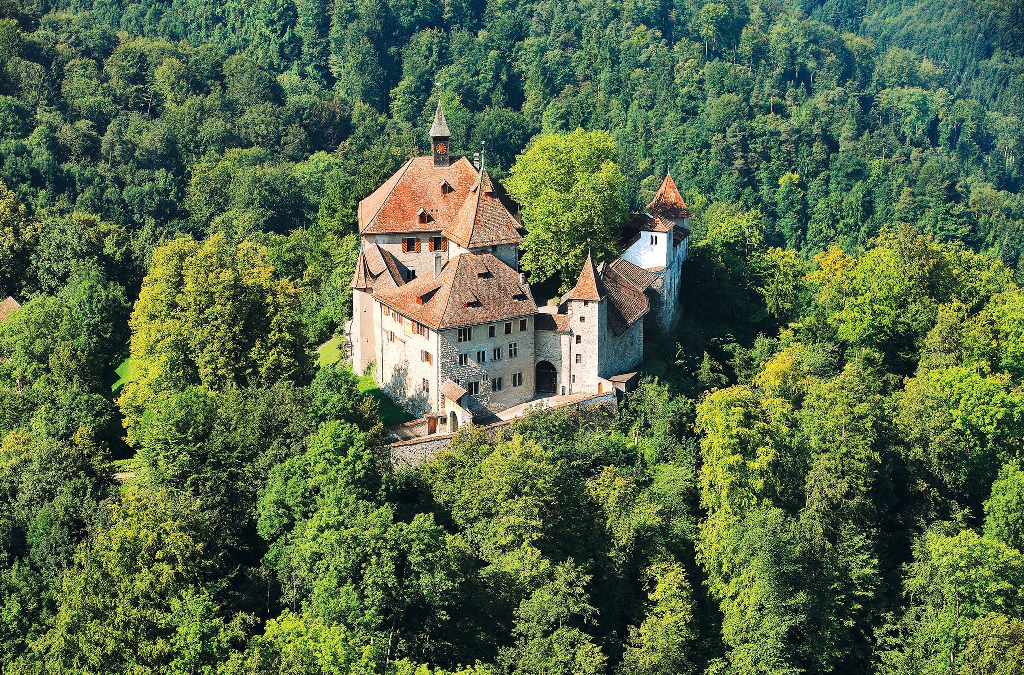 Das Schloss Kyburg aus der Vogelperspektive. 