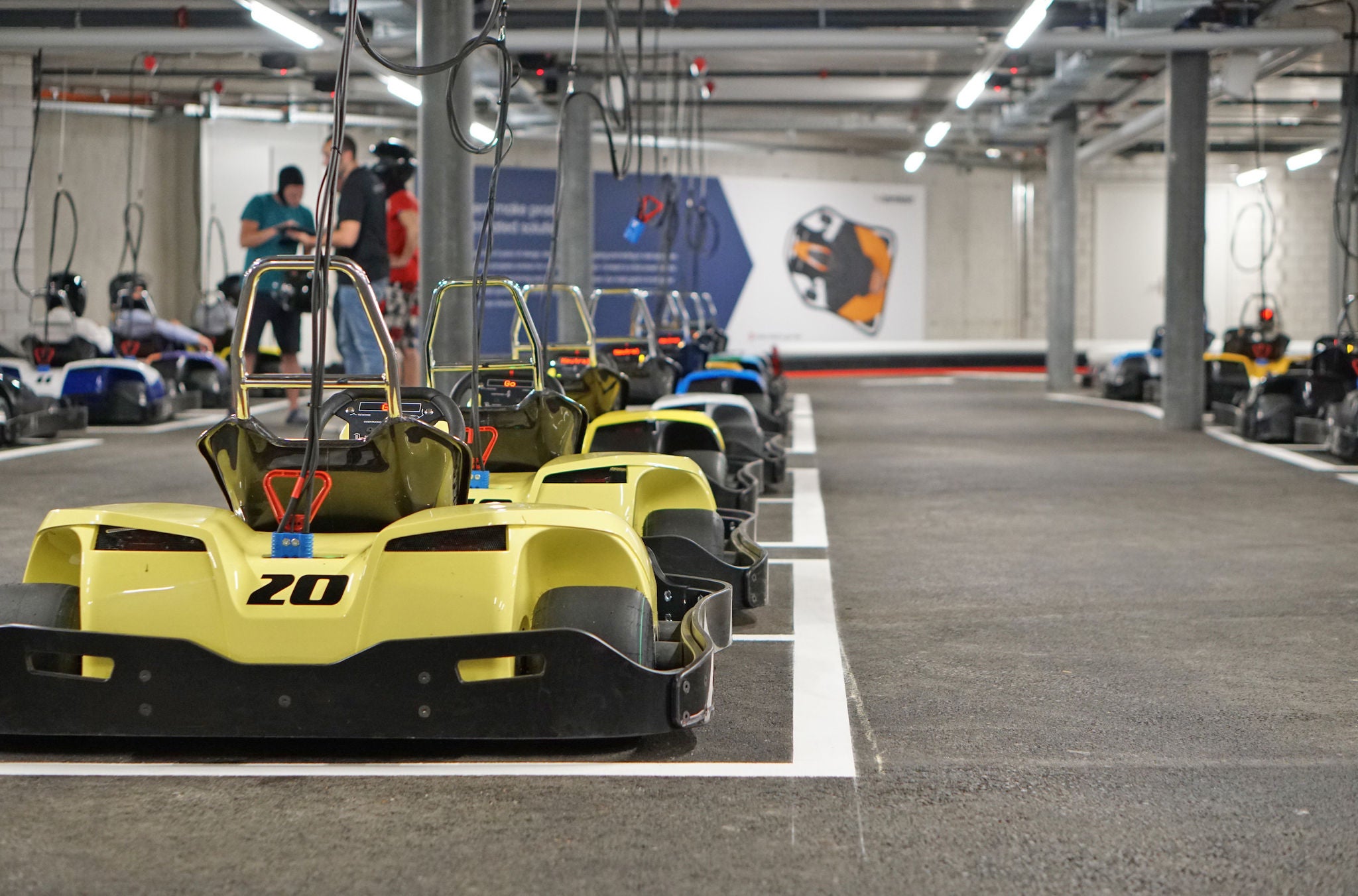 Karts in der Kartbahn Tempodrom Winterthur
