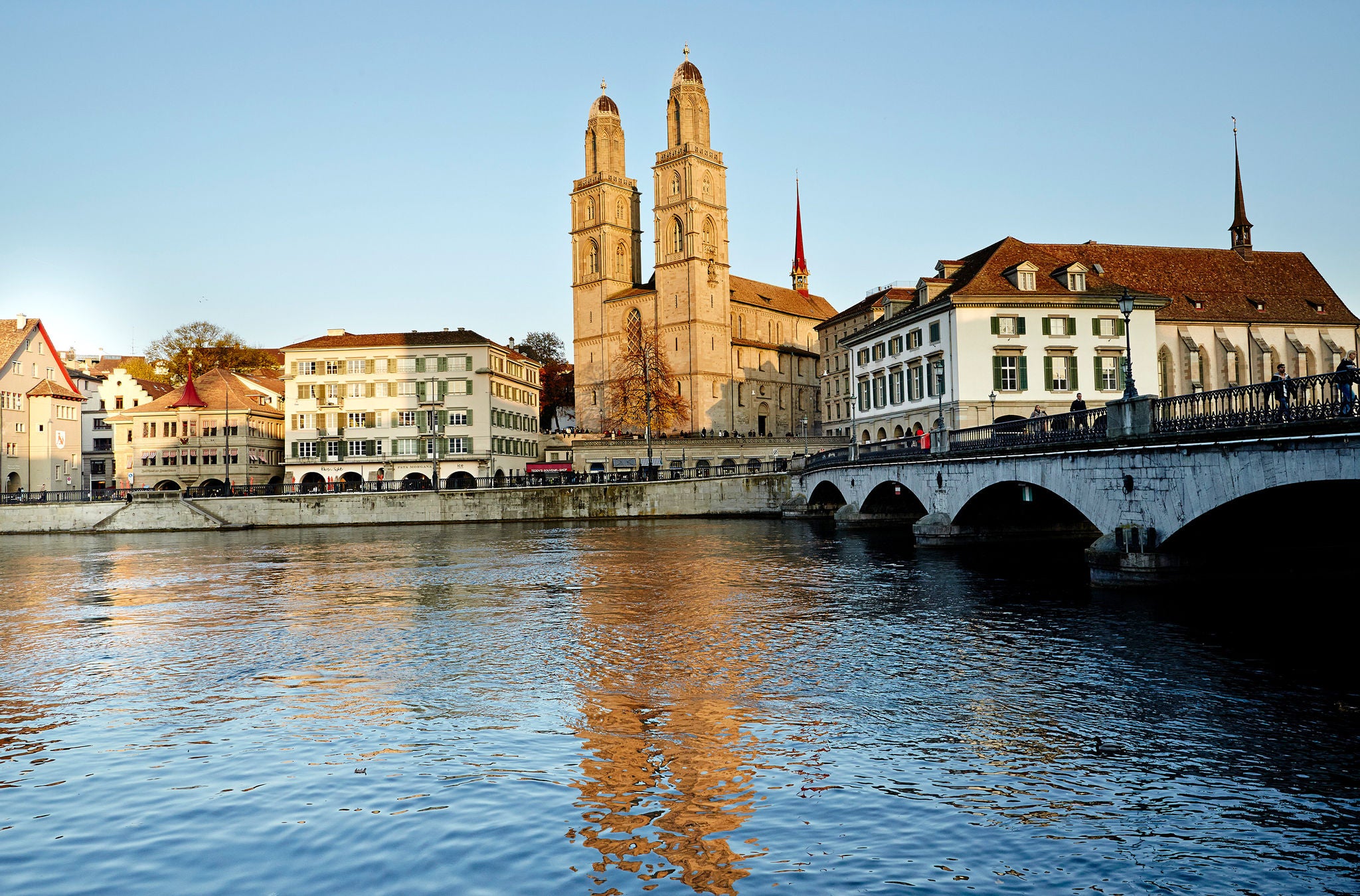 Das Grossmünster in der Abendstimmung.