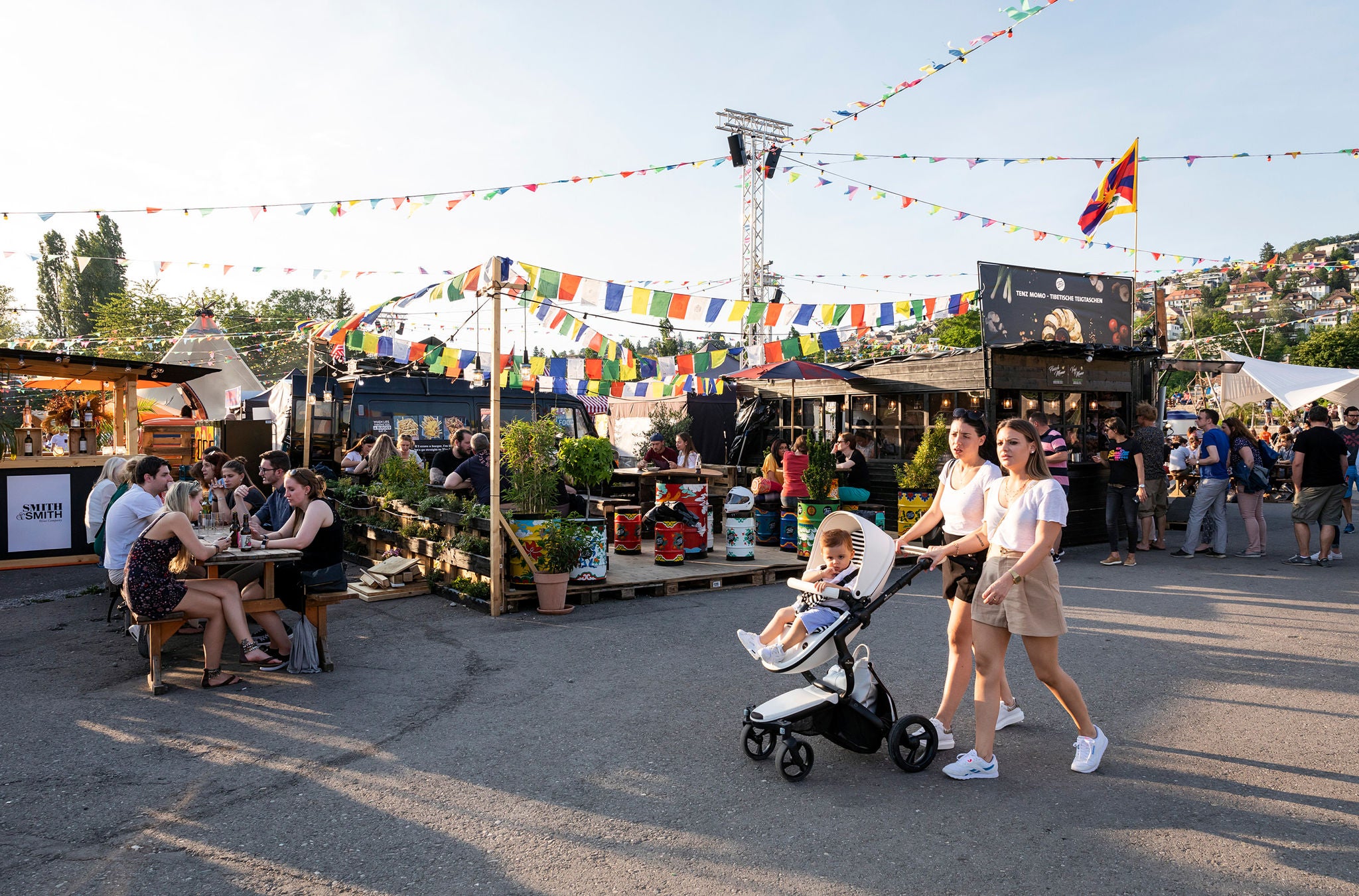 Familie mit Kinderwagen