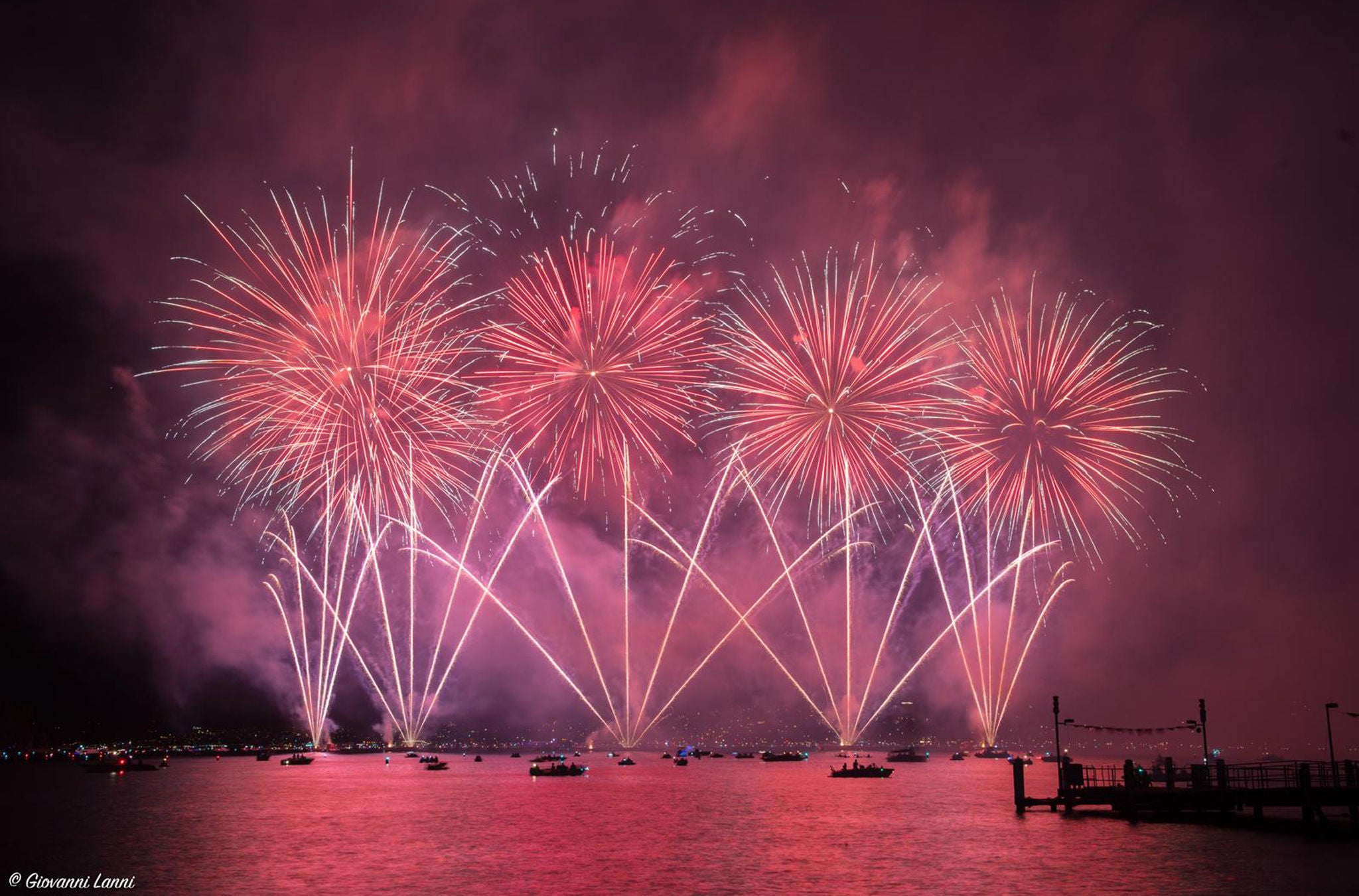 Feuerwerk auf dem See.