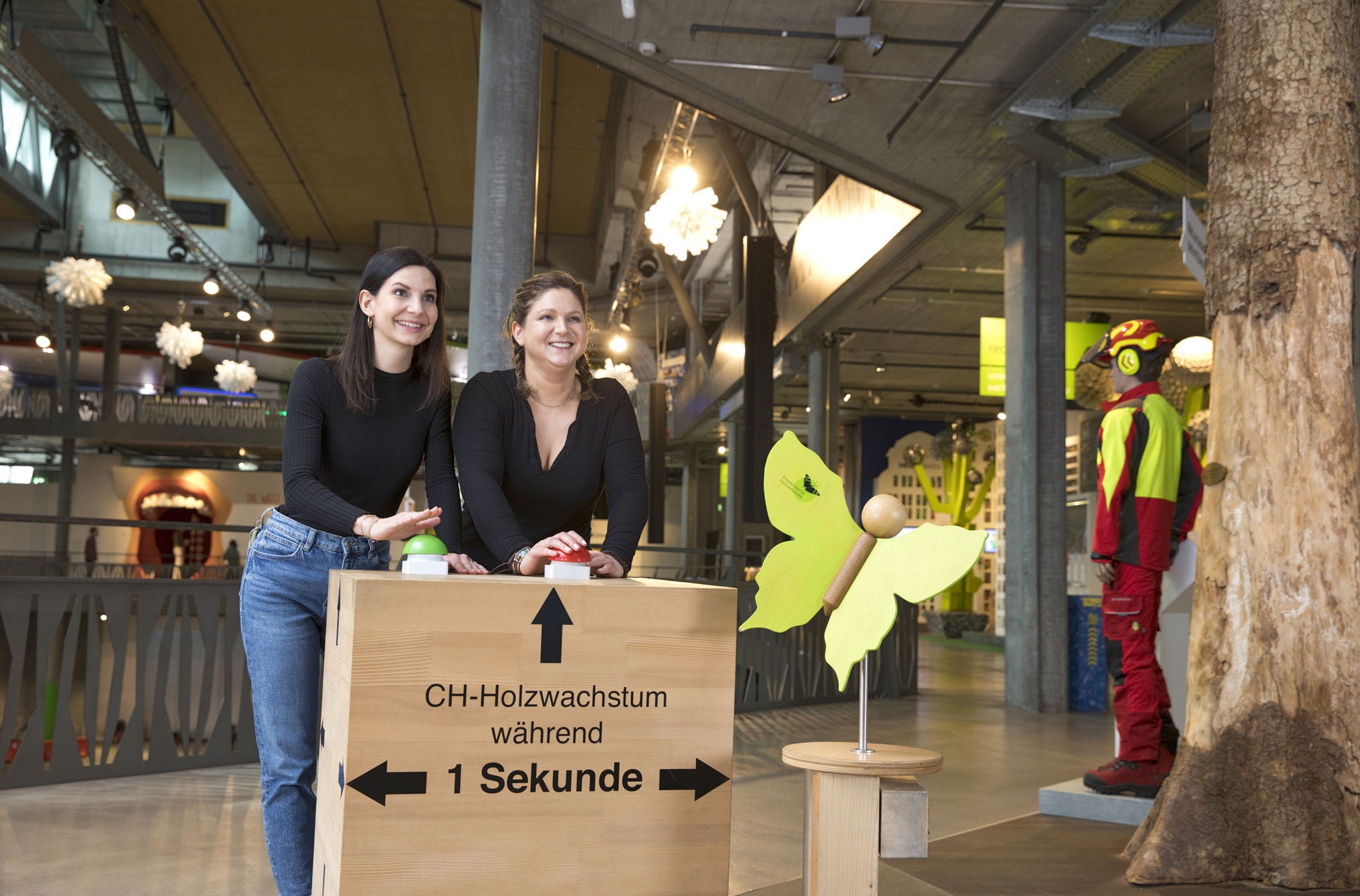 Zwei Personen an den Family Days in der Umwelt Arena Spreitenbach