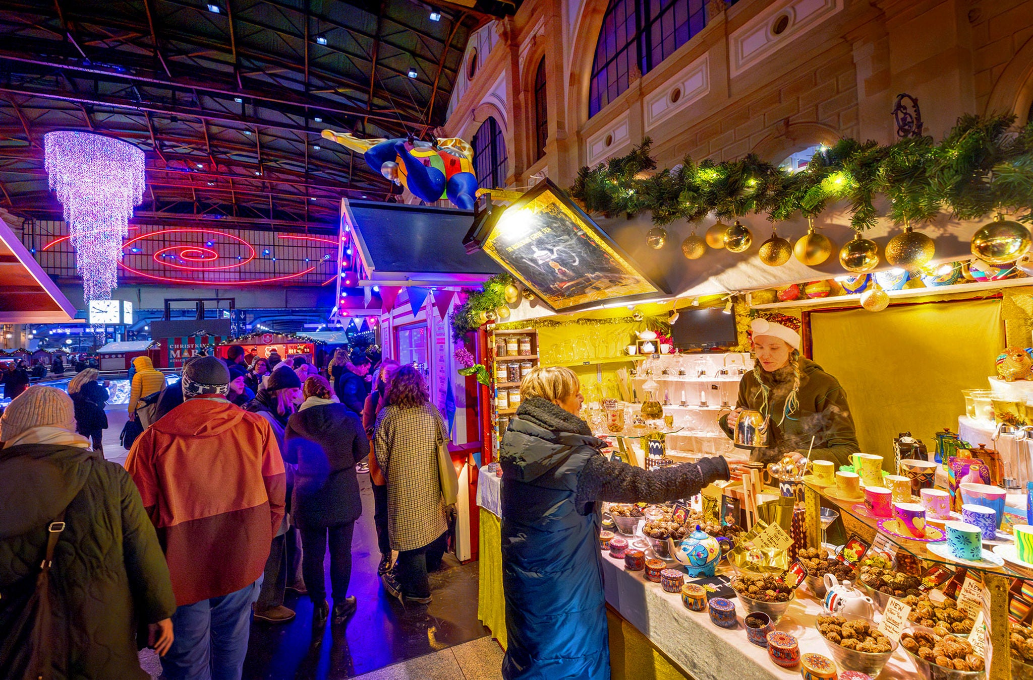 Marktstand am Weihnachtsmarkt Christkindlimarkt HB Zürich