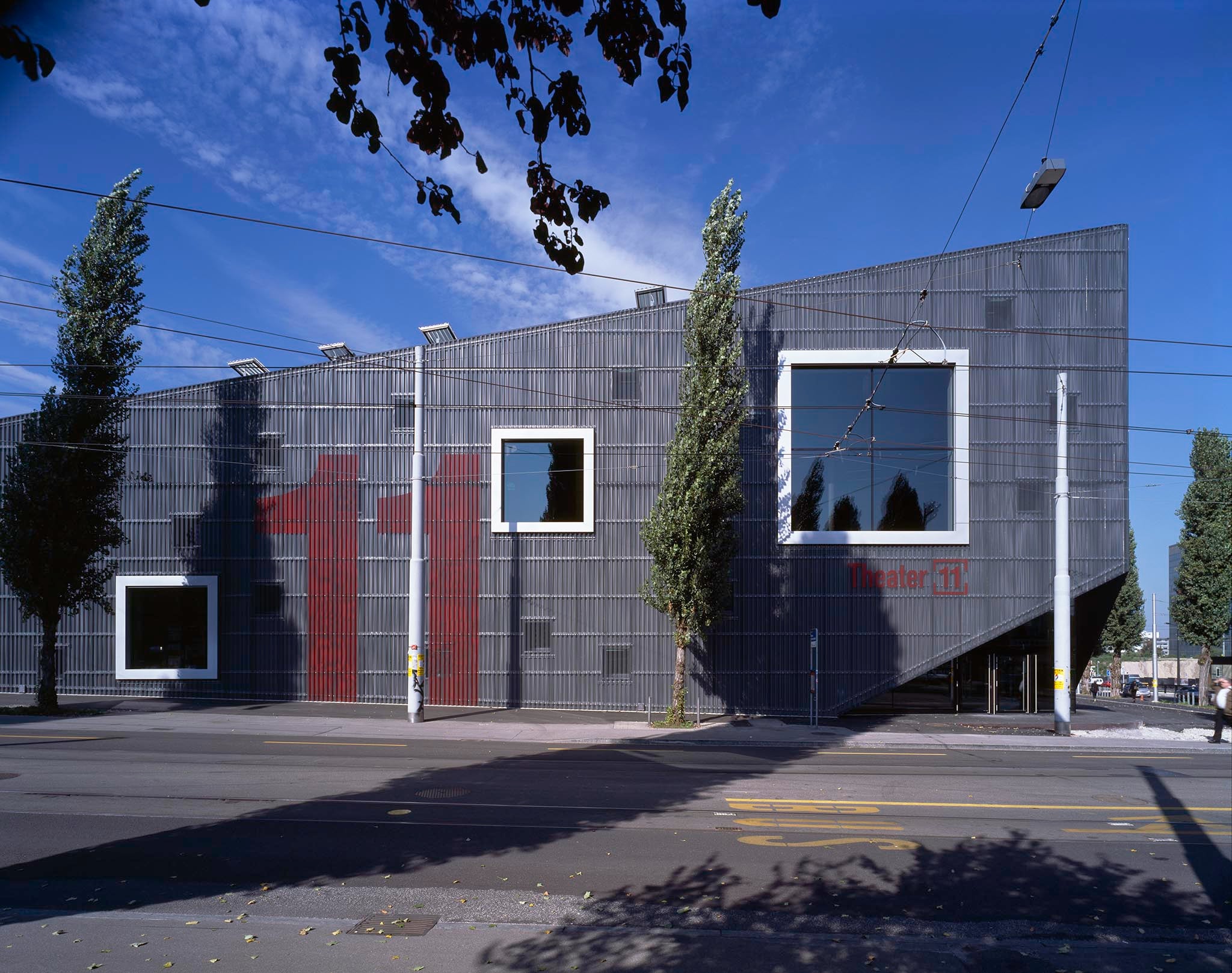 Das Theater 11 in Zürich von Aussen. 
