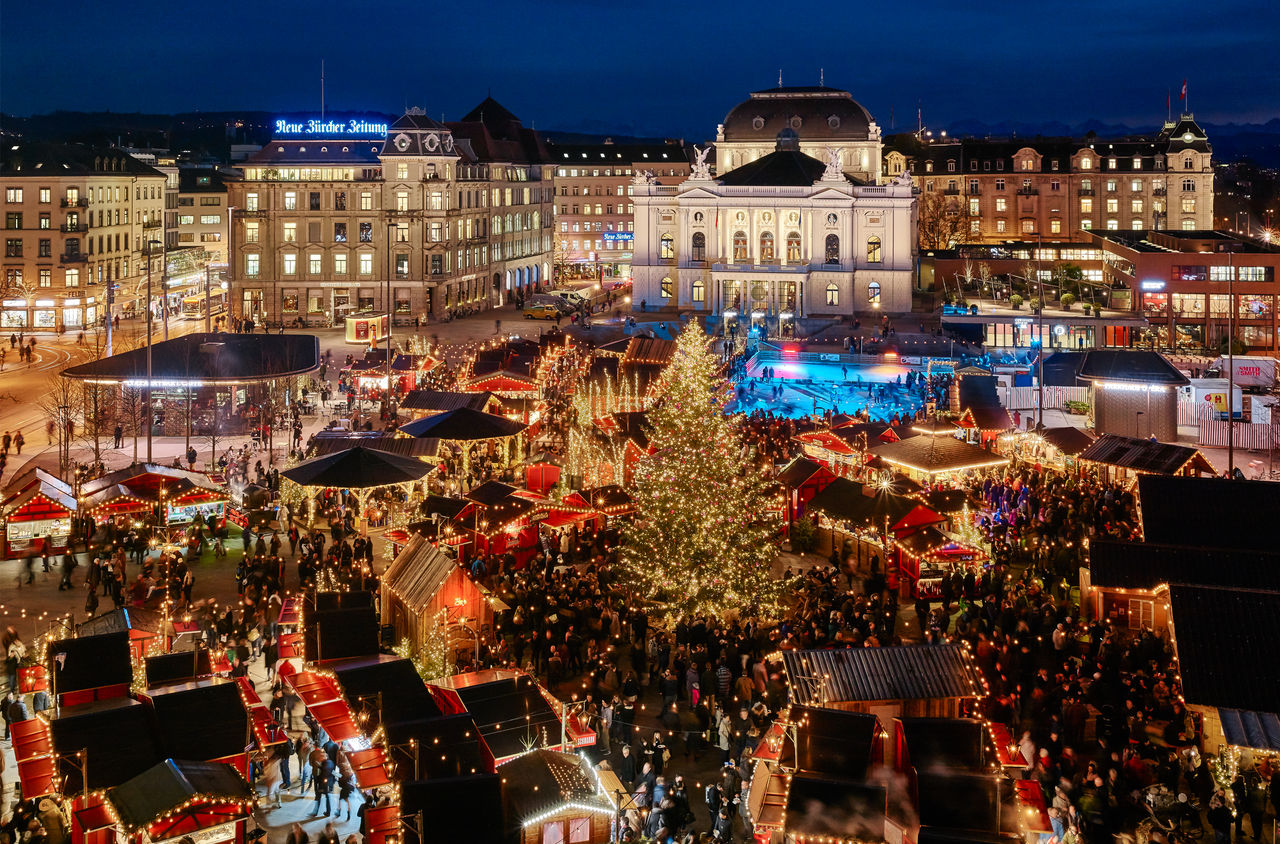 Weihnachtsmarkt Wienachtsdorf Sechseläutenplatz Zürich