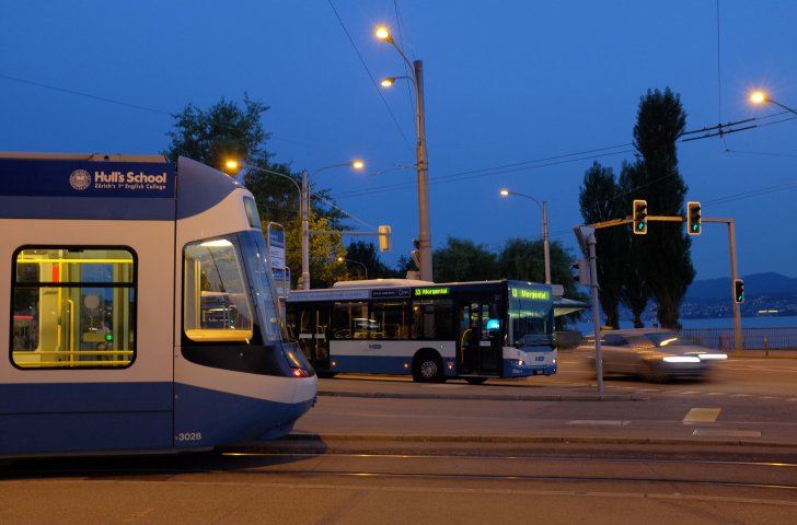 ZVV Shooting Tram, 18.6.2013, Bahnhof Tiefenbrunnen, Nacht