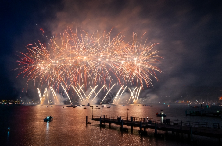 Feuerwerk über dem See