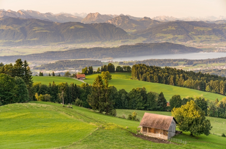 Aussicht von der Bannholz auf die Schwyzer Alpen und den Obersee
