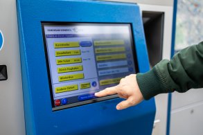 ZVV-Ticketautomat mit neuen Fahrgastinformationen