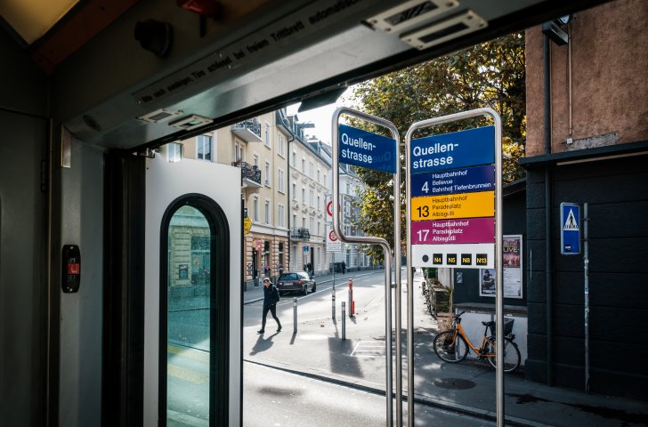 VBZ, Tram, Haltestelle, Quellenstrasse, Kreis 5, Zürich